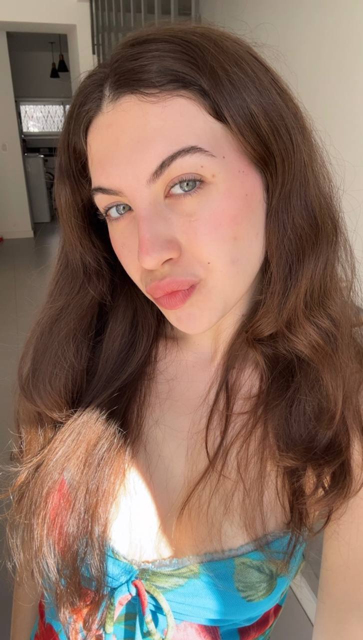 Nude girl Amber in Cochin