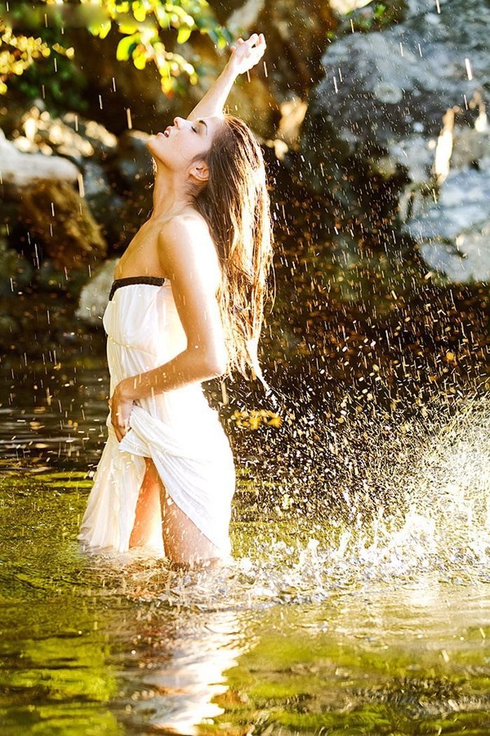 Marie Avgeropoulos in Cochin