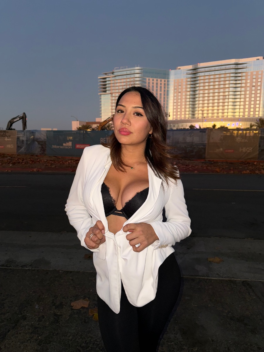 Take a pause and enjoy Ali Cruz — streaming from Cochin