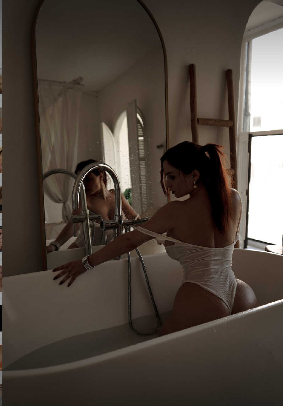 A playful frame from Miranda Faith nude — online in Cochin