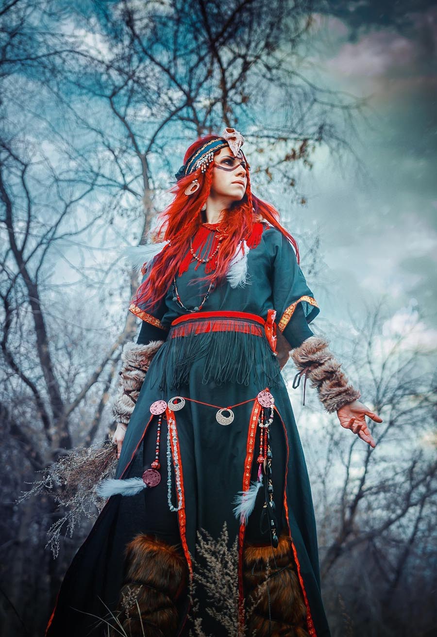 Girls in Slavic costumes underwear in Cochin